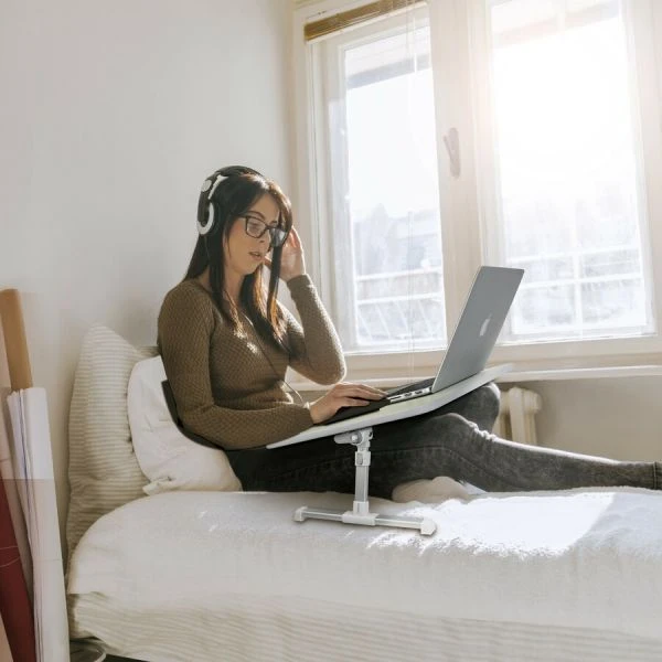 SIIG Adjustable Laptop Bed Desk For MacBook And PC 4 SIIG Adjustable Laptop Bed Desk For MacBook And PC - Image 4